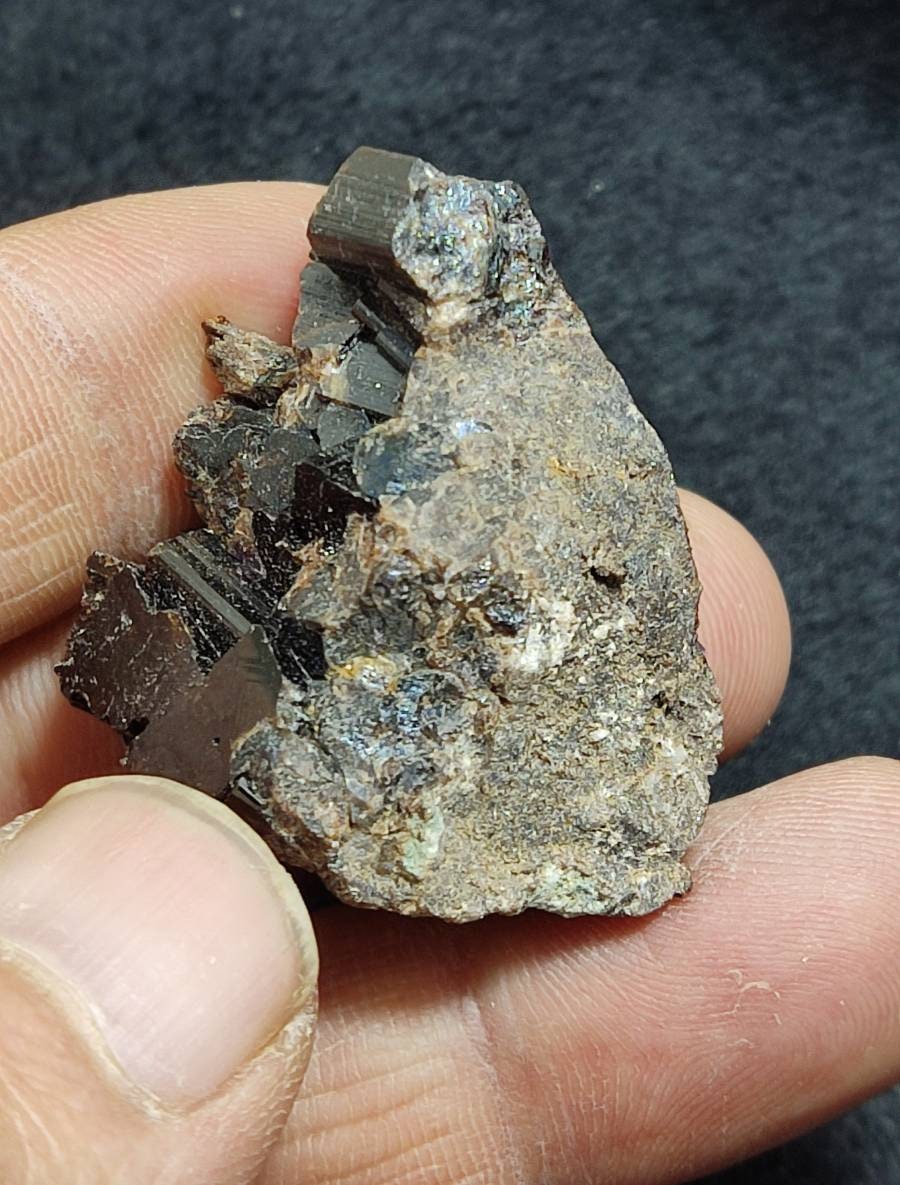 An amazing lusterous crystal specimen of dark brown Vesuvianite 38g