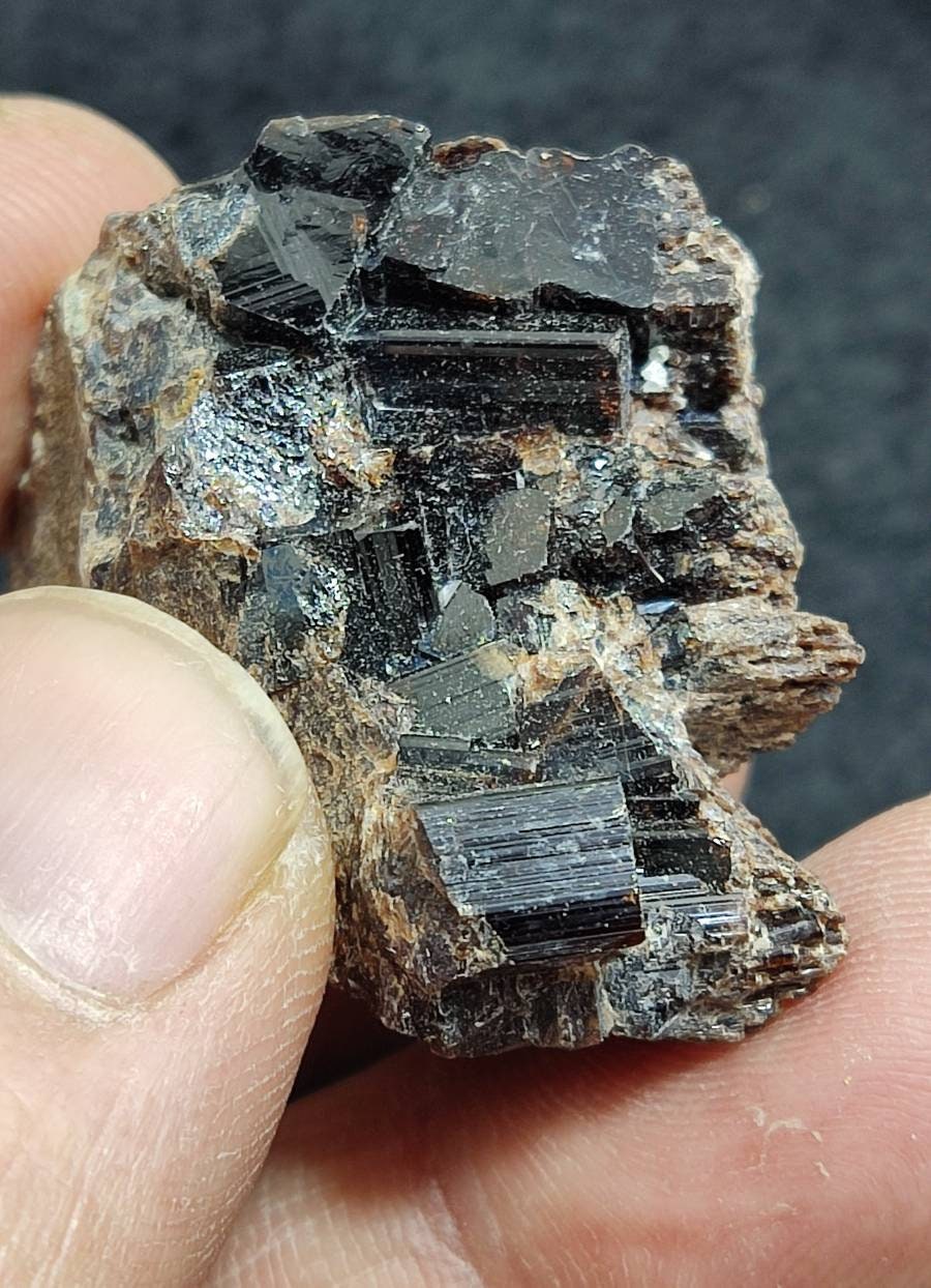 An amazing lusterous crystal specimen of dark brown Vesuvianite 38g