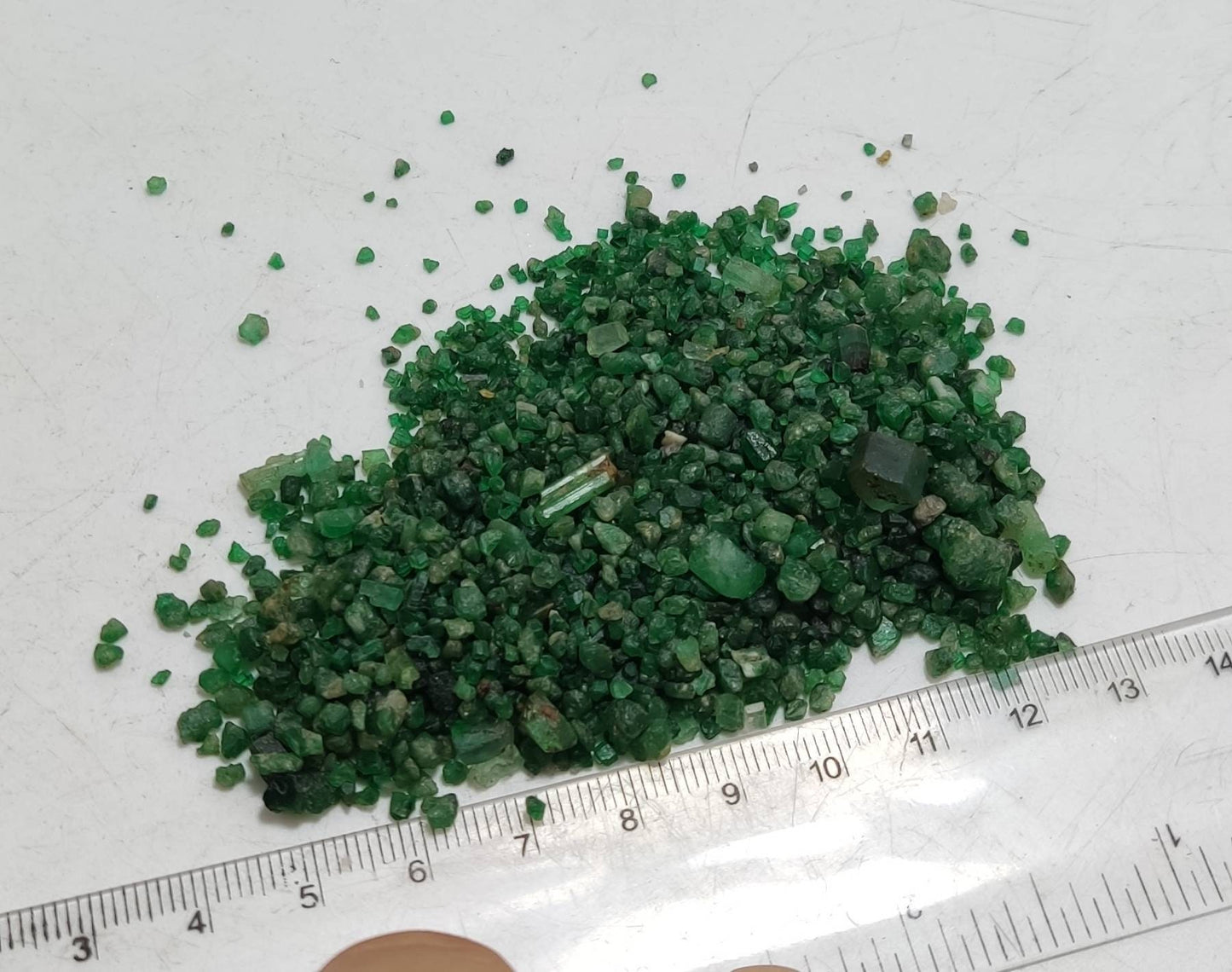 An amazing lot of natural small size rough emerald 142 carats