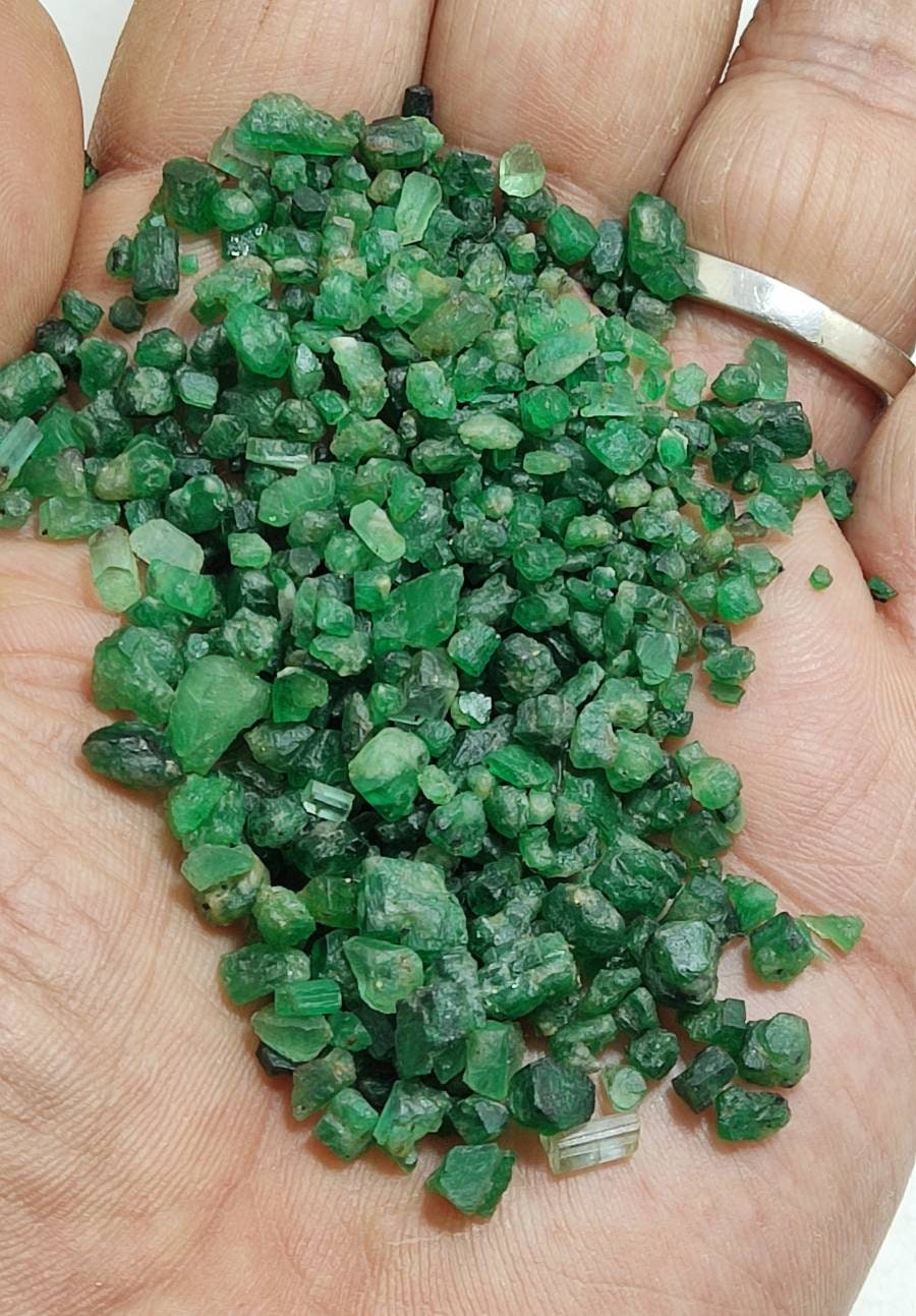 An amazing lot of natural small size rough emerald 150 carats