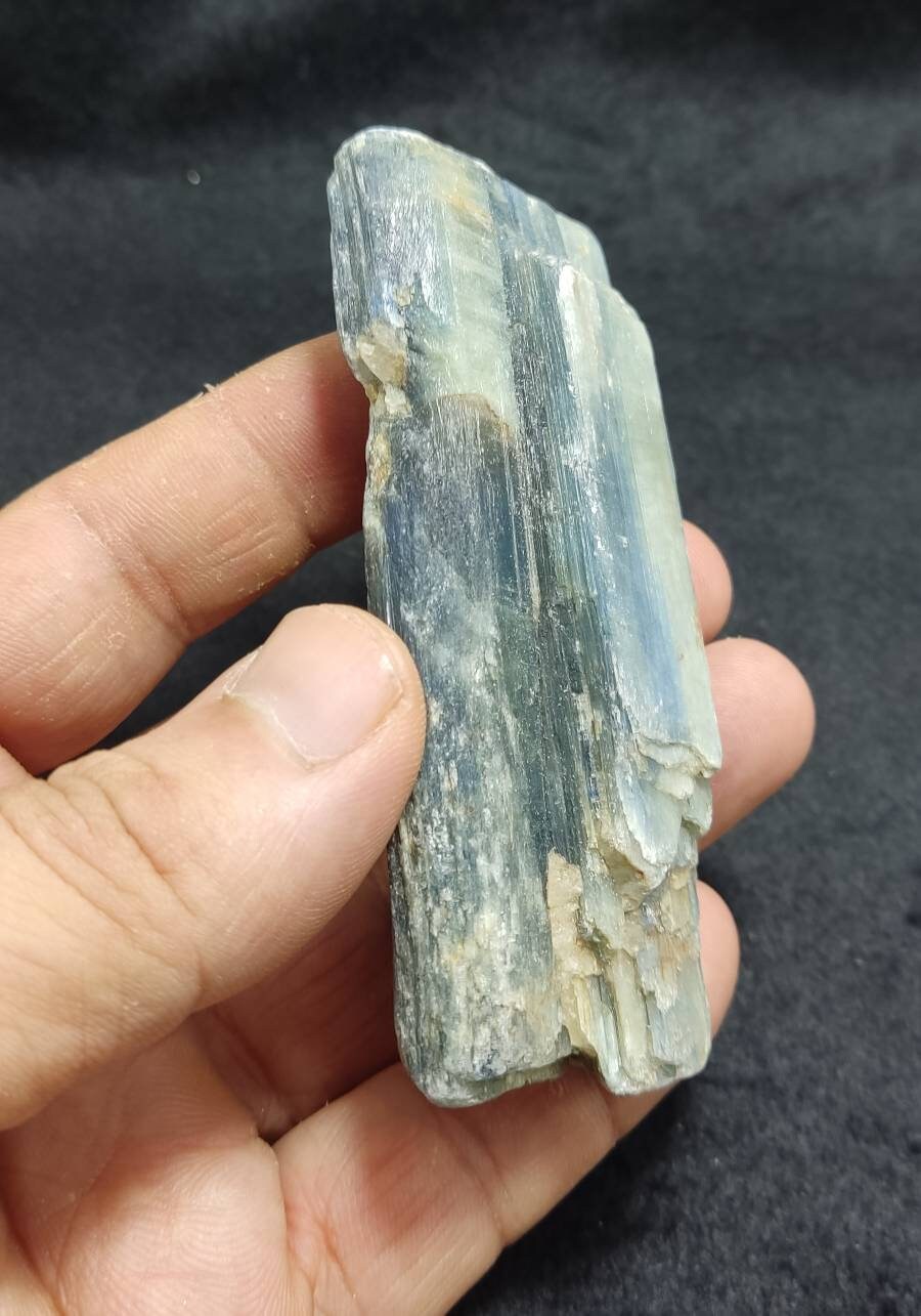 blue kyanite crystal 137 grams