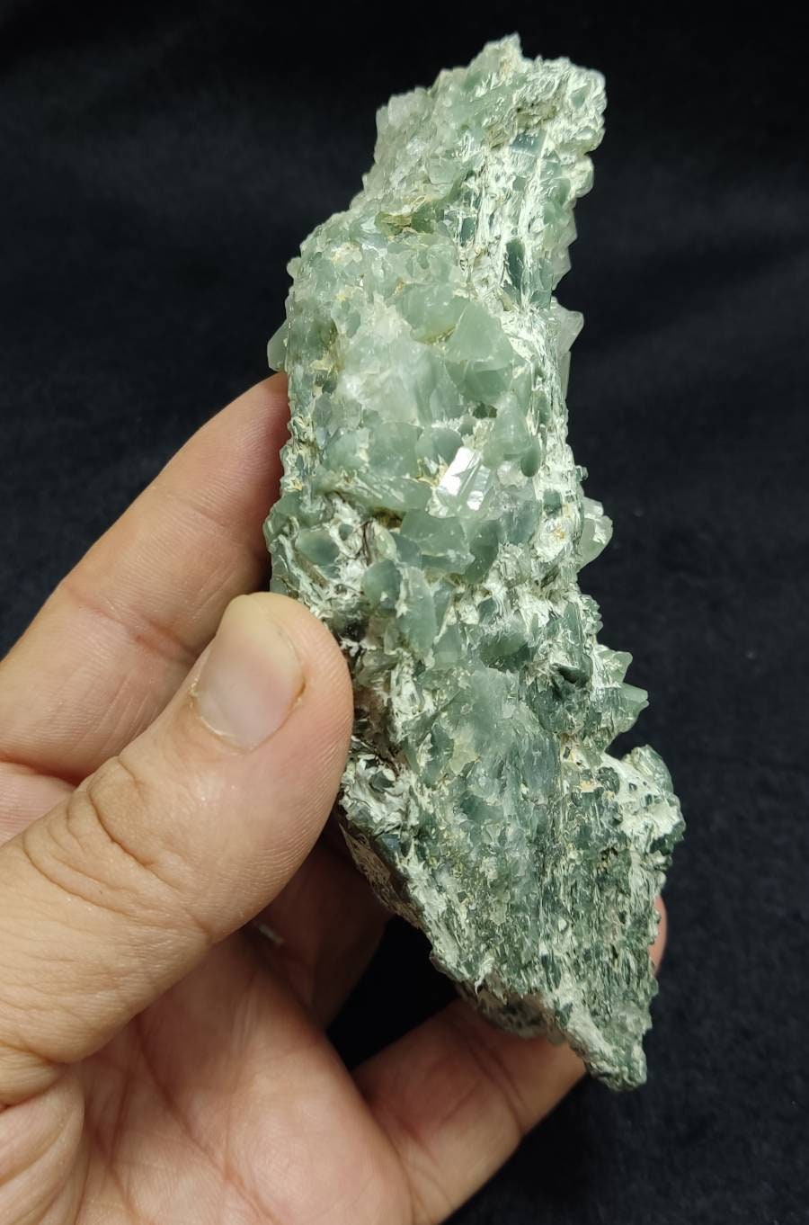 Periclene Albite with byss-olite inclusions 318 grams