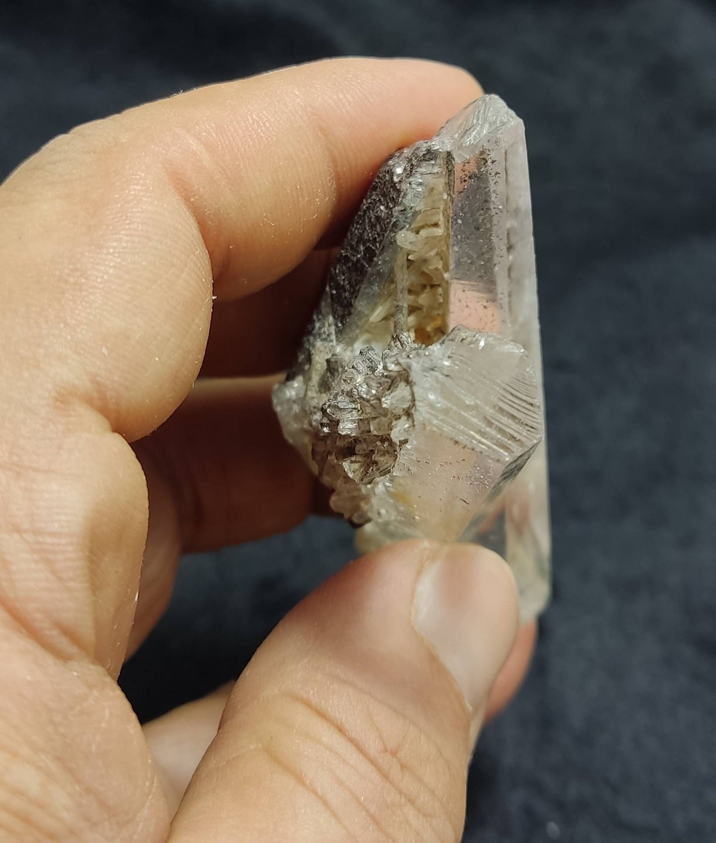 An amazing lodolite quartz twin crystals specimen 56 grams