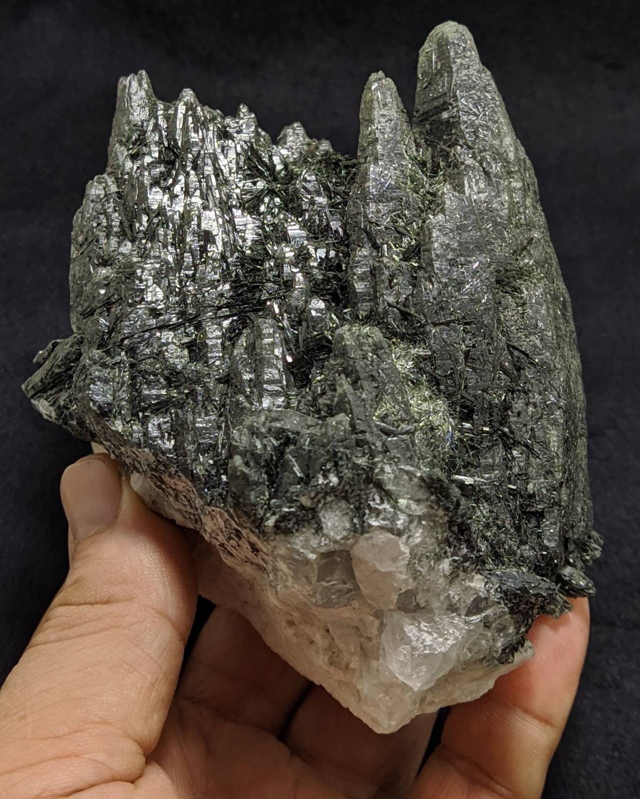 An Aesthetic large Natural beautifully terminated Chlorite Quartz crystals cluster 835 grams