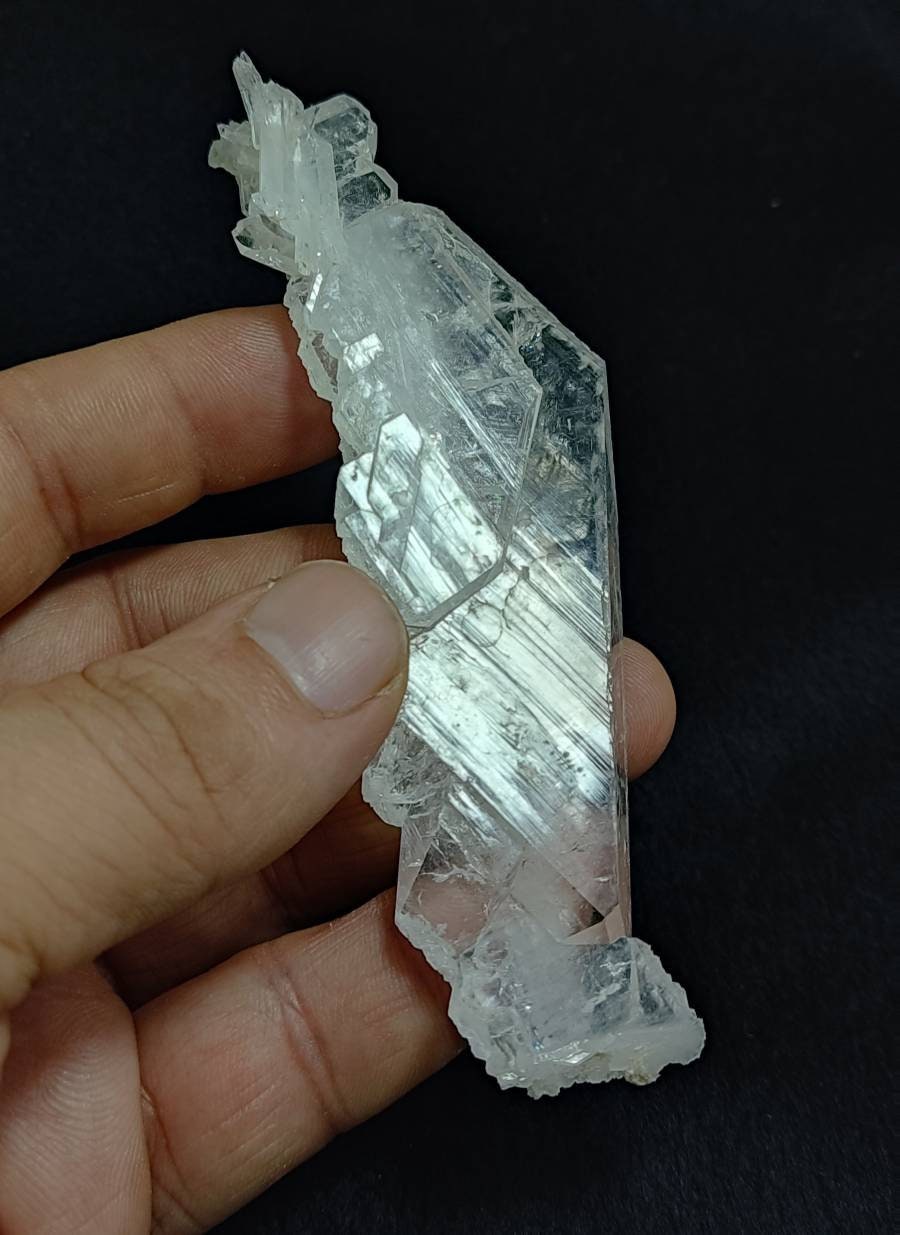 Clear faden quartz crystal 65 grams