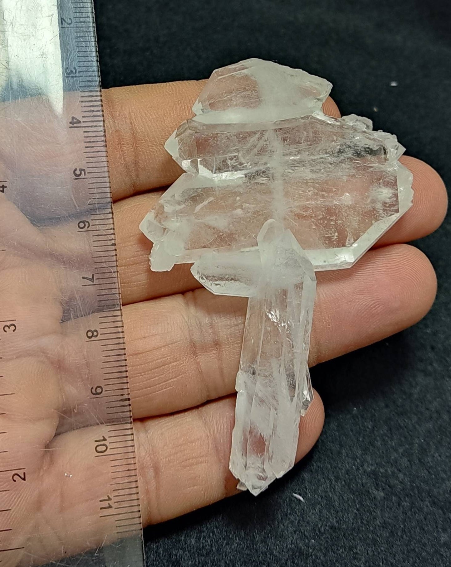 Clear faden quartz crystal scepter like formations 39 grams