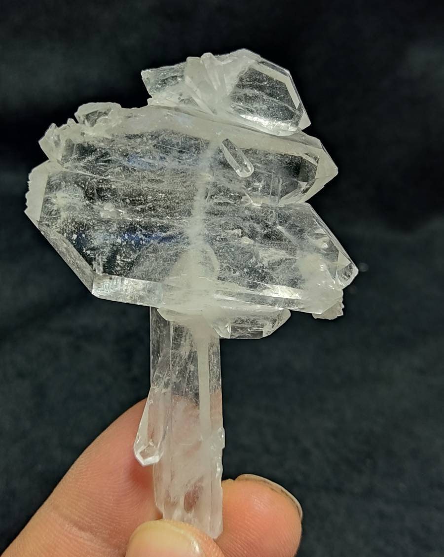 Clear faden quartz crystal scepter like formations 39 grams