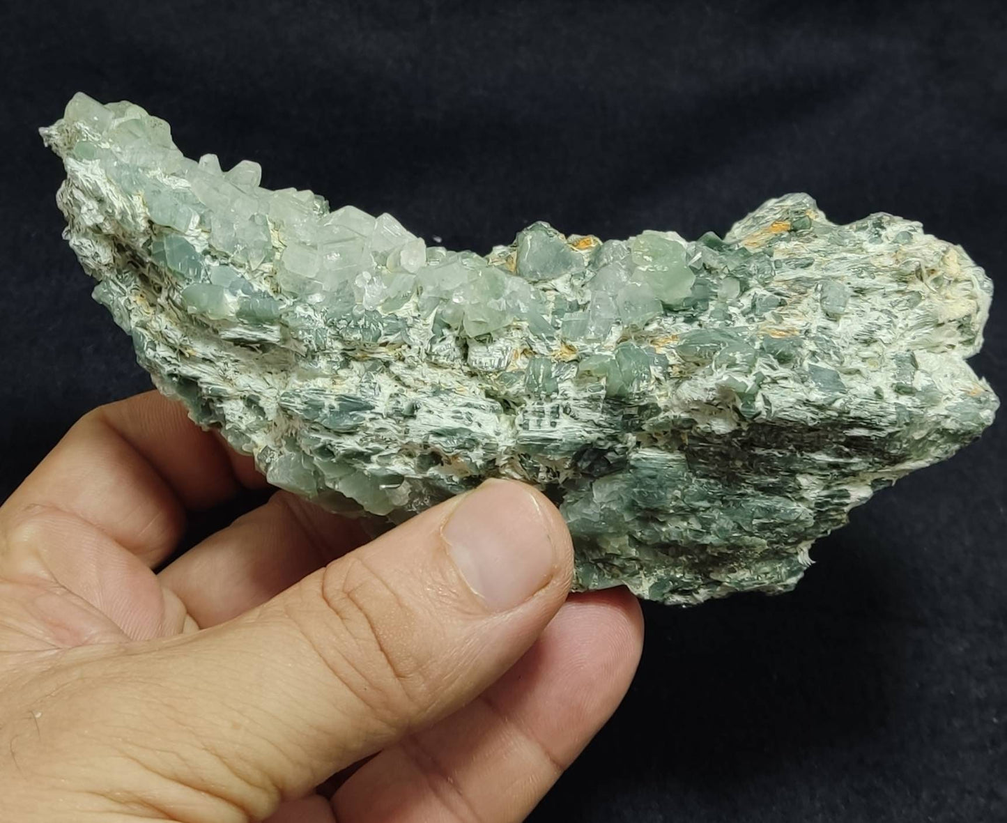 Periclene Albite with byss-olite inclusions 318 grams