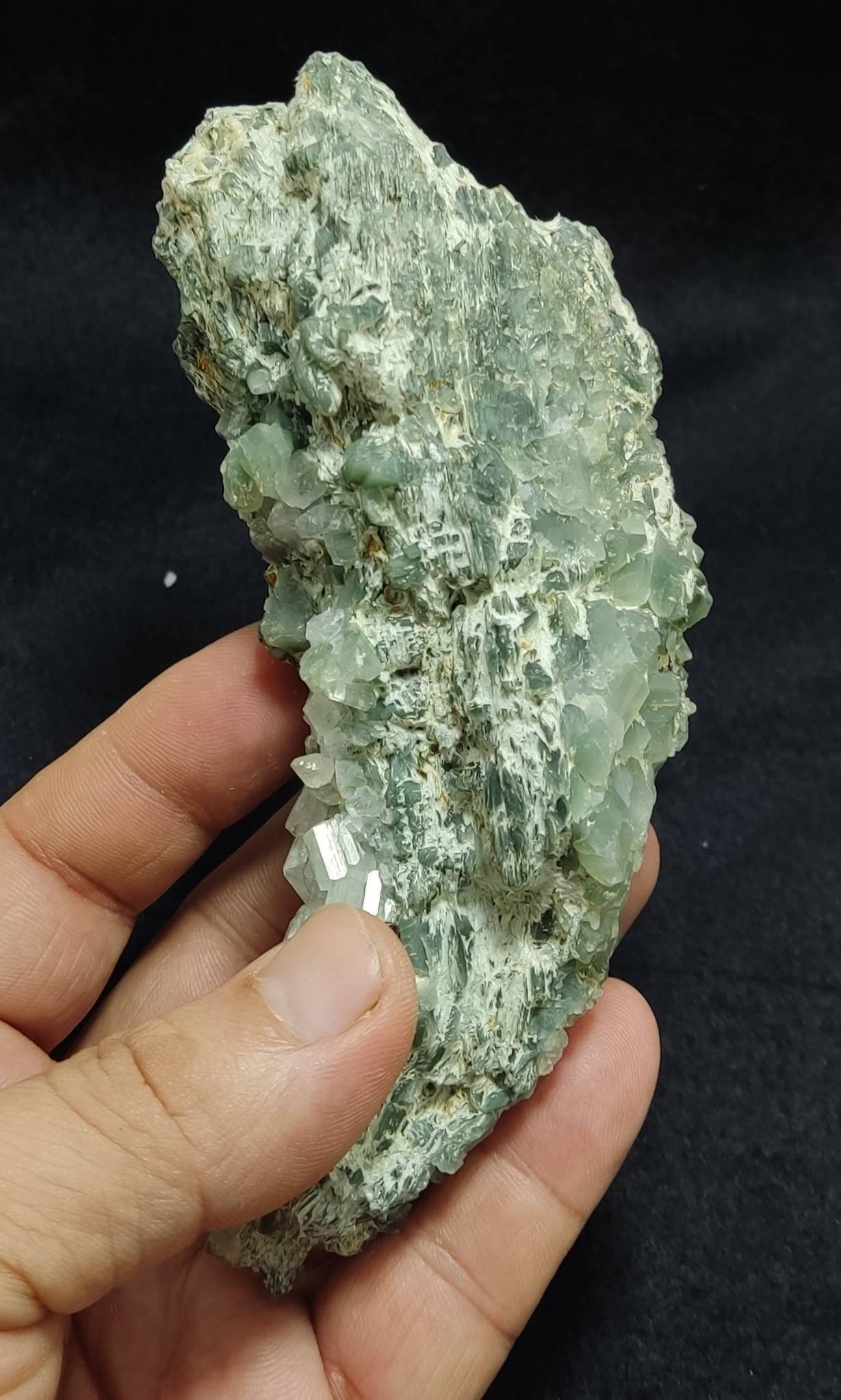 Periclene Albite with byss-olite inclusions 318 grams