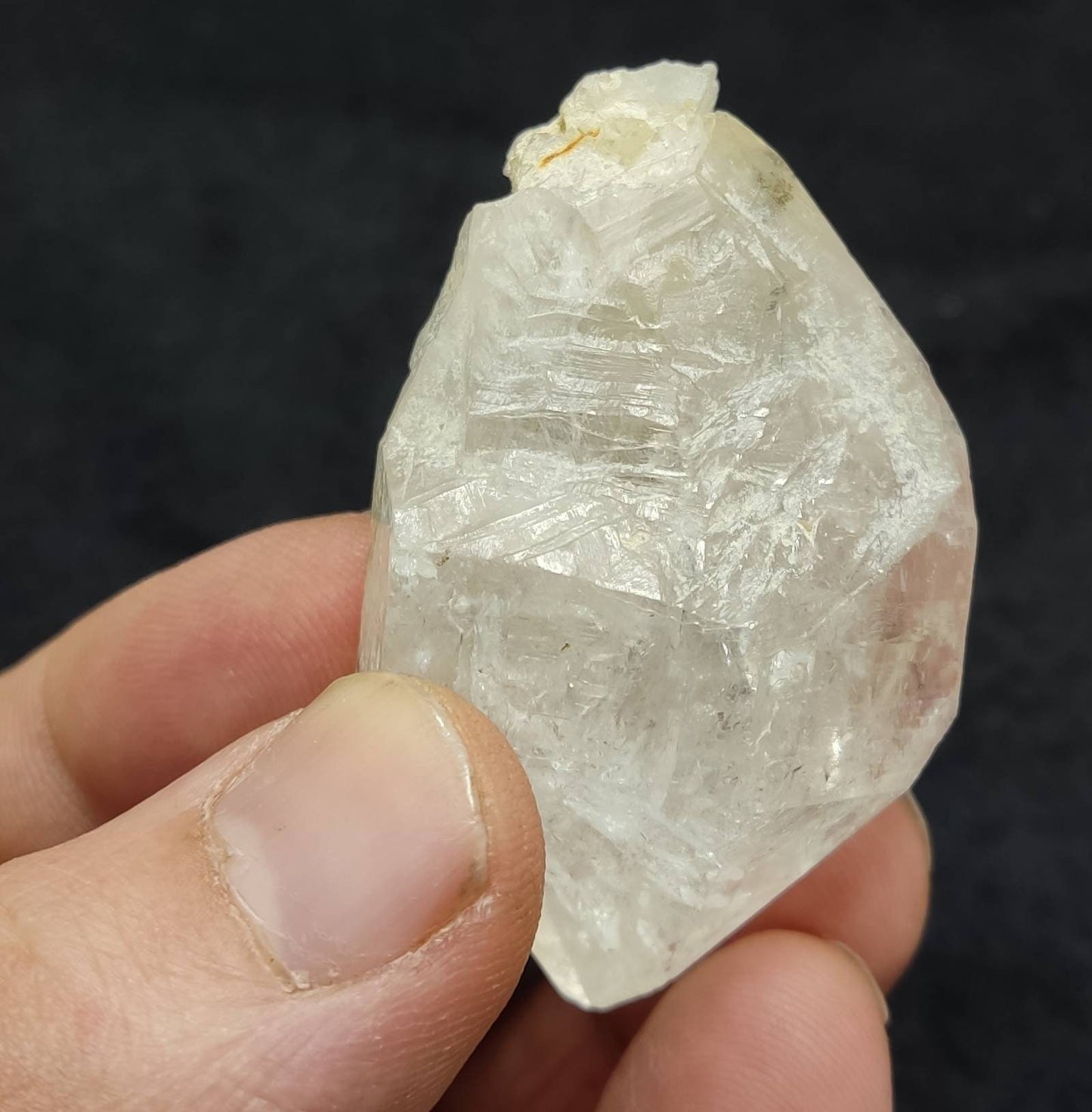 An Aesthetic terminated enhydro Quartz Crystal with moving bubble  54 grams