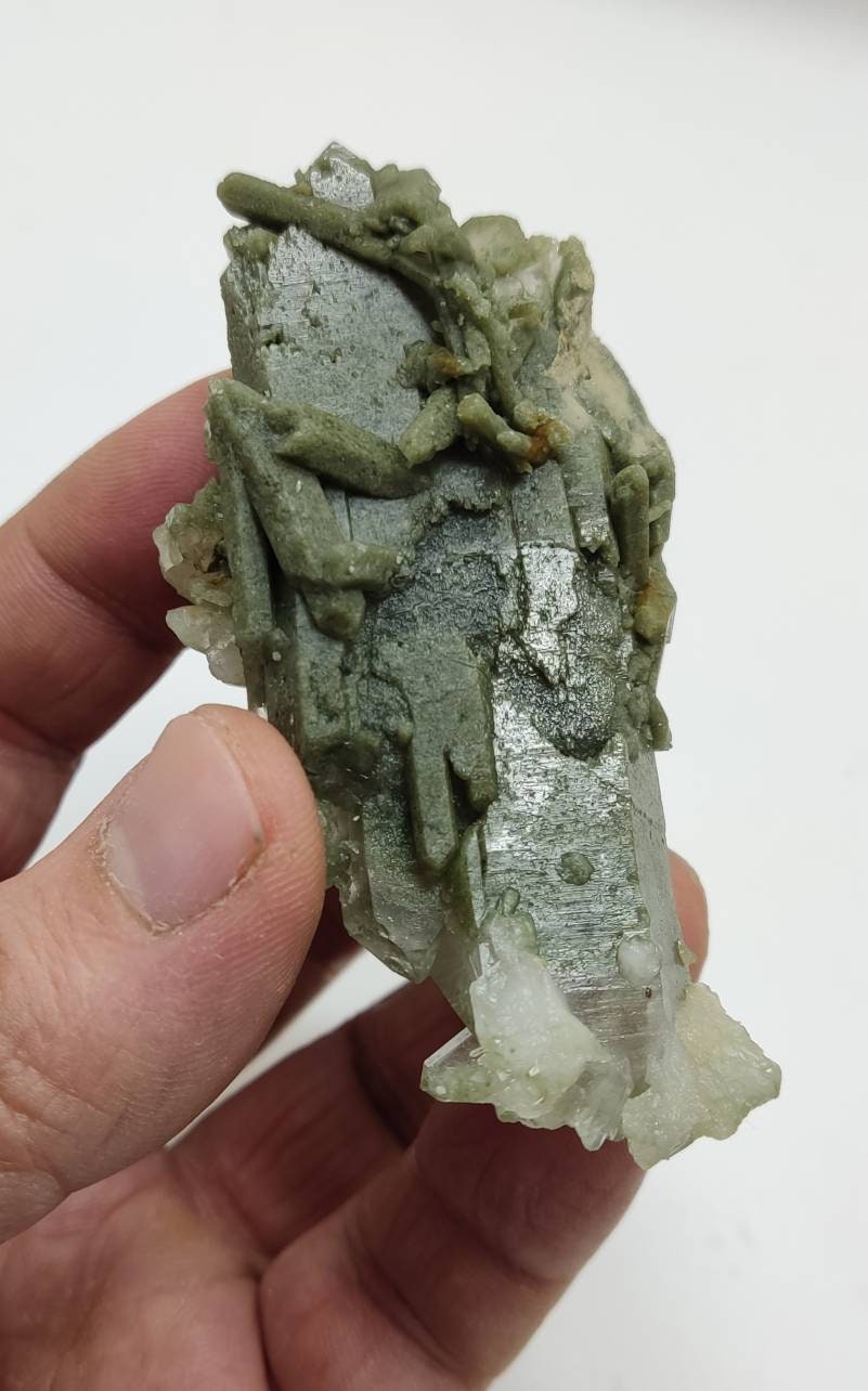 An Aesthetic Natural crystals cluster of beautifully terminated Chlorite Quartz 86 grams