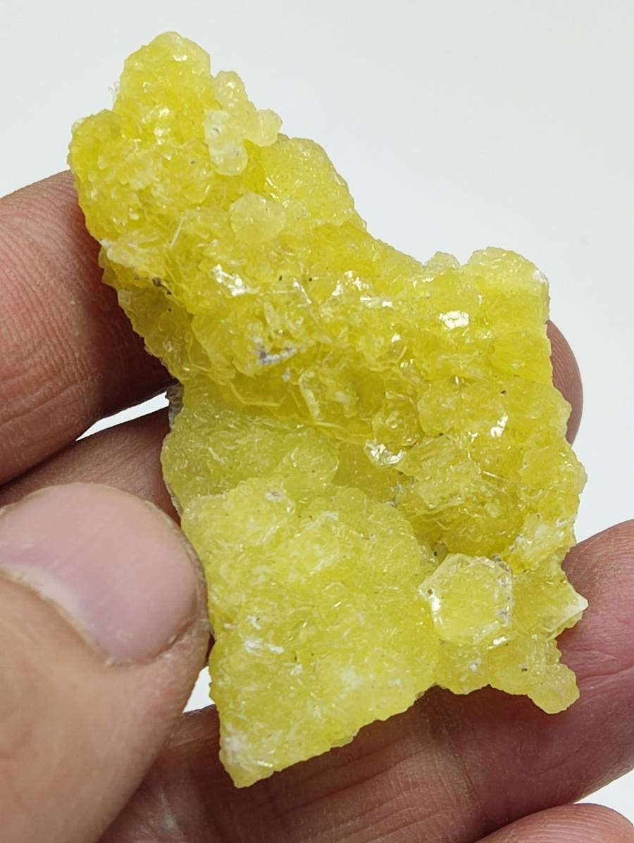 Natural yellow color Brucite 17 grams