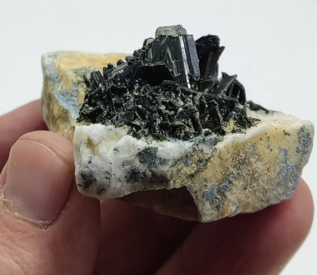 Aegirine crystals cluster specimen 67 grams