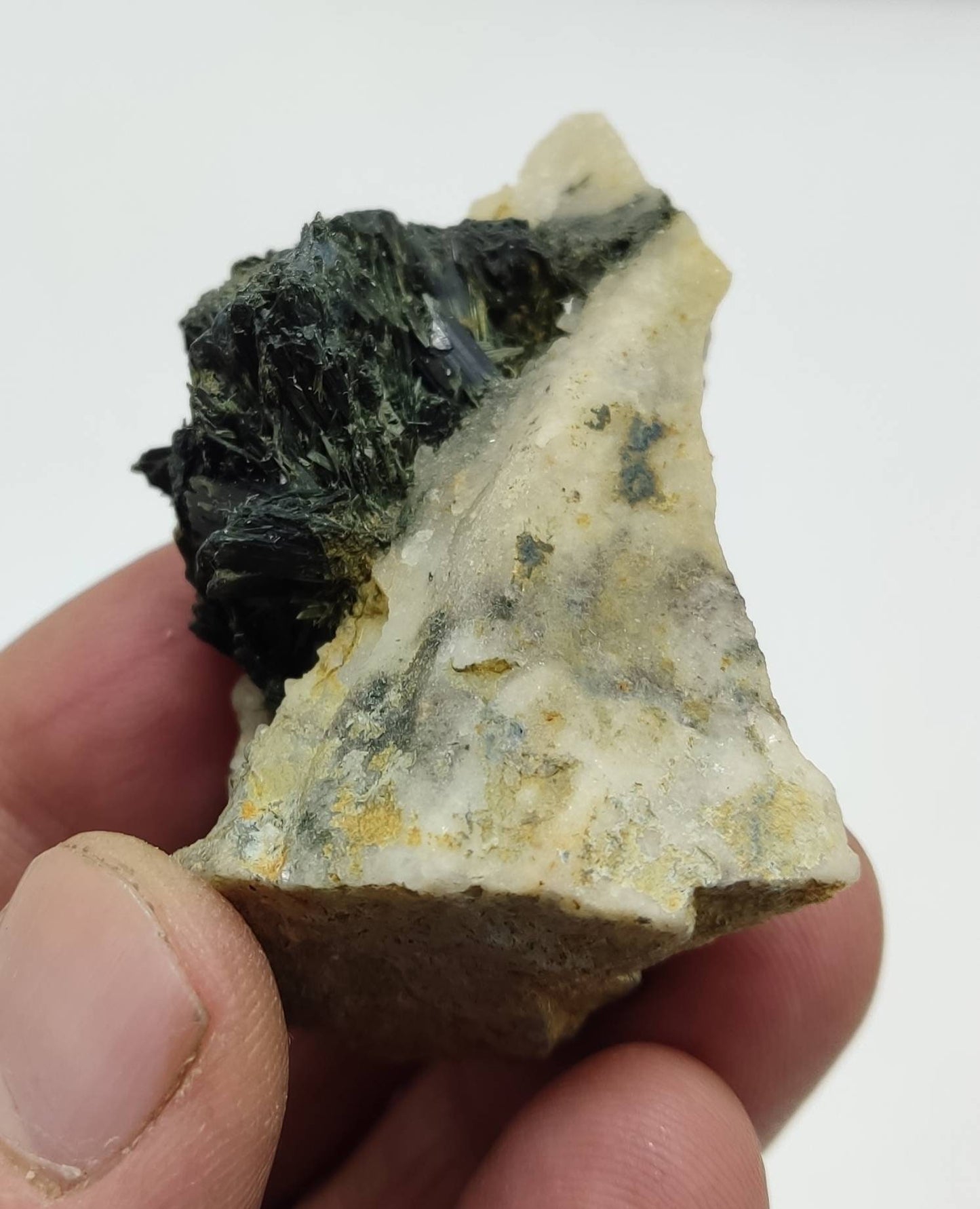 Aegirine crystals specimen 49 grams