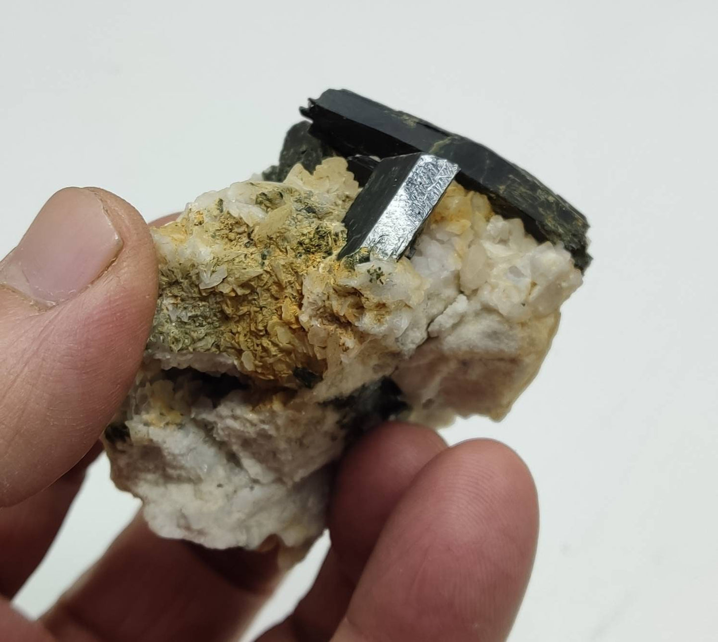 Single beautiful aesthetic aegirine crystals specimen with some calcite 94 grams