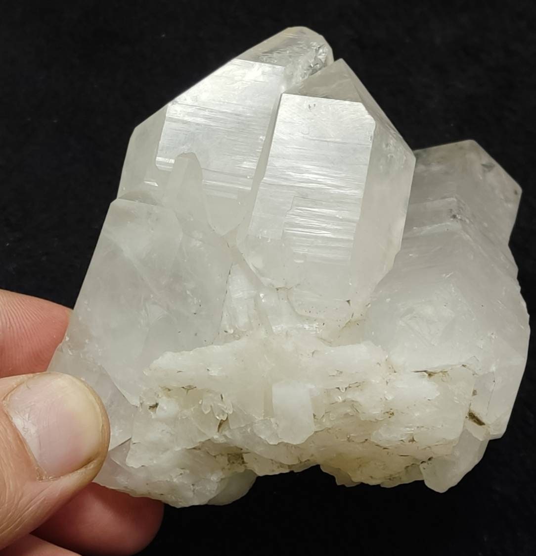 An amazing specimen of beautifully terminated quartz Crystals 433 grams