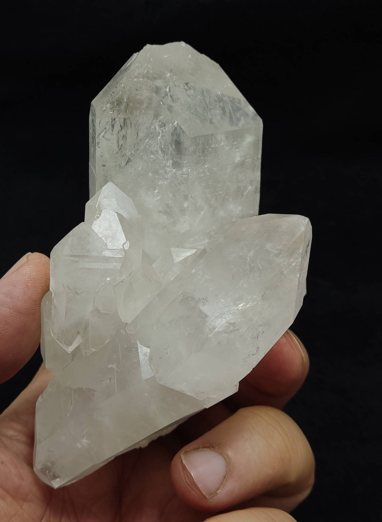 An amazing specimen of beautifully terminated quartz Crystals 433 grams