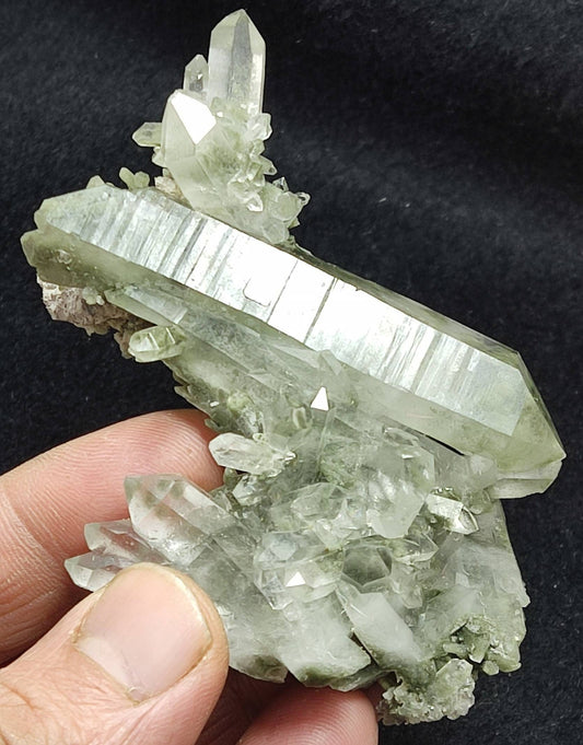 Chlorite Quartz crystals cluster 87 grams