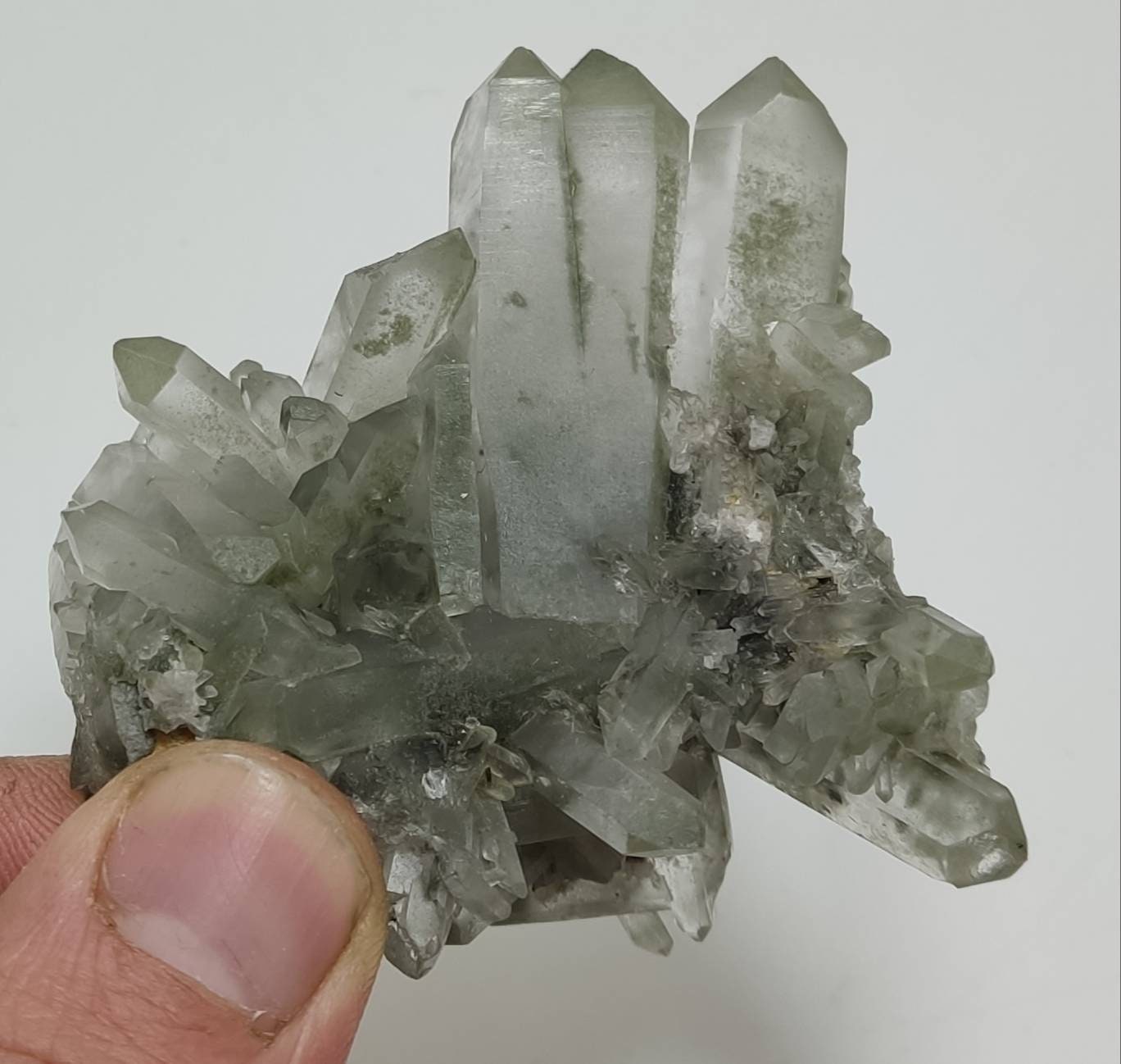 Chlorite Quartz crystals cluster 94 grams