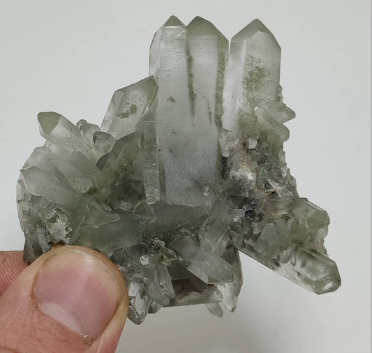 Chlorite Quartz crystals cluster 94 grams