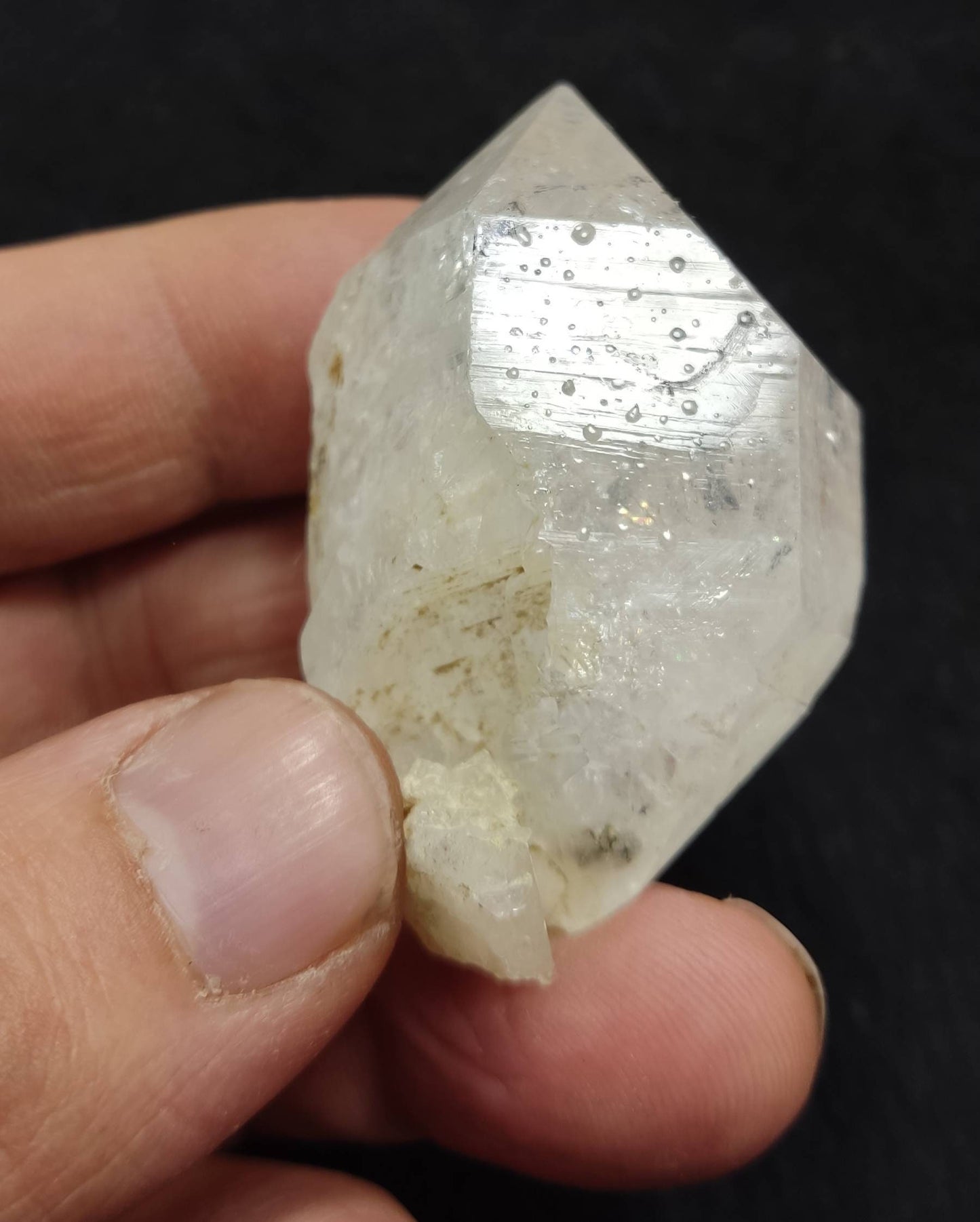 An Aesthetic terminated enhydro Quartz Crystal with moving bubble  54 grams