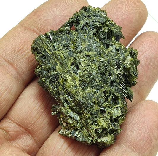 An Amazing specimen of lusterous Epidote 51 grams