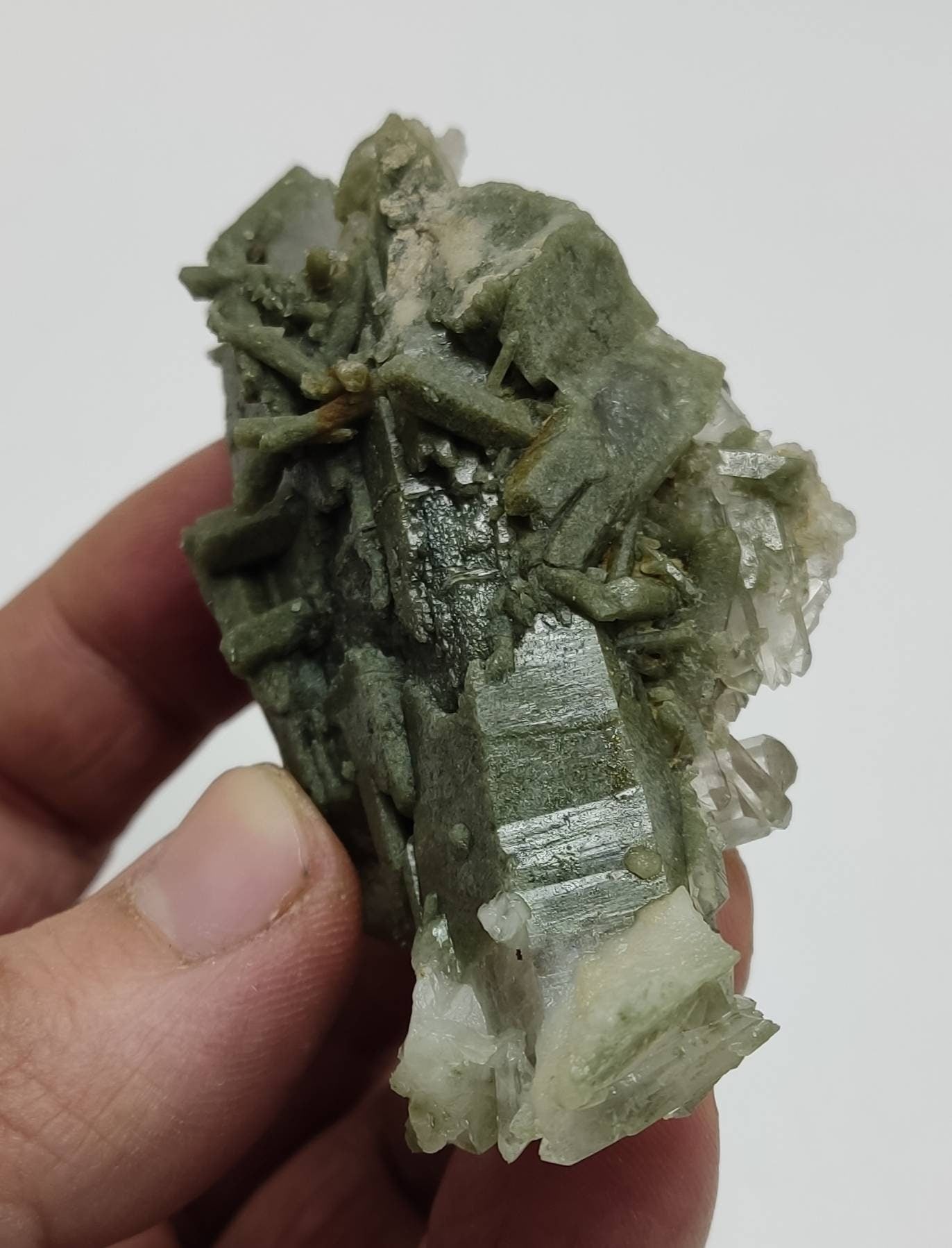 An Aesthetic Natural crystals cluster of beautifully terminated Chlorite Quartz 86 grams