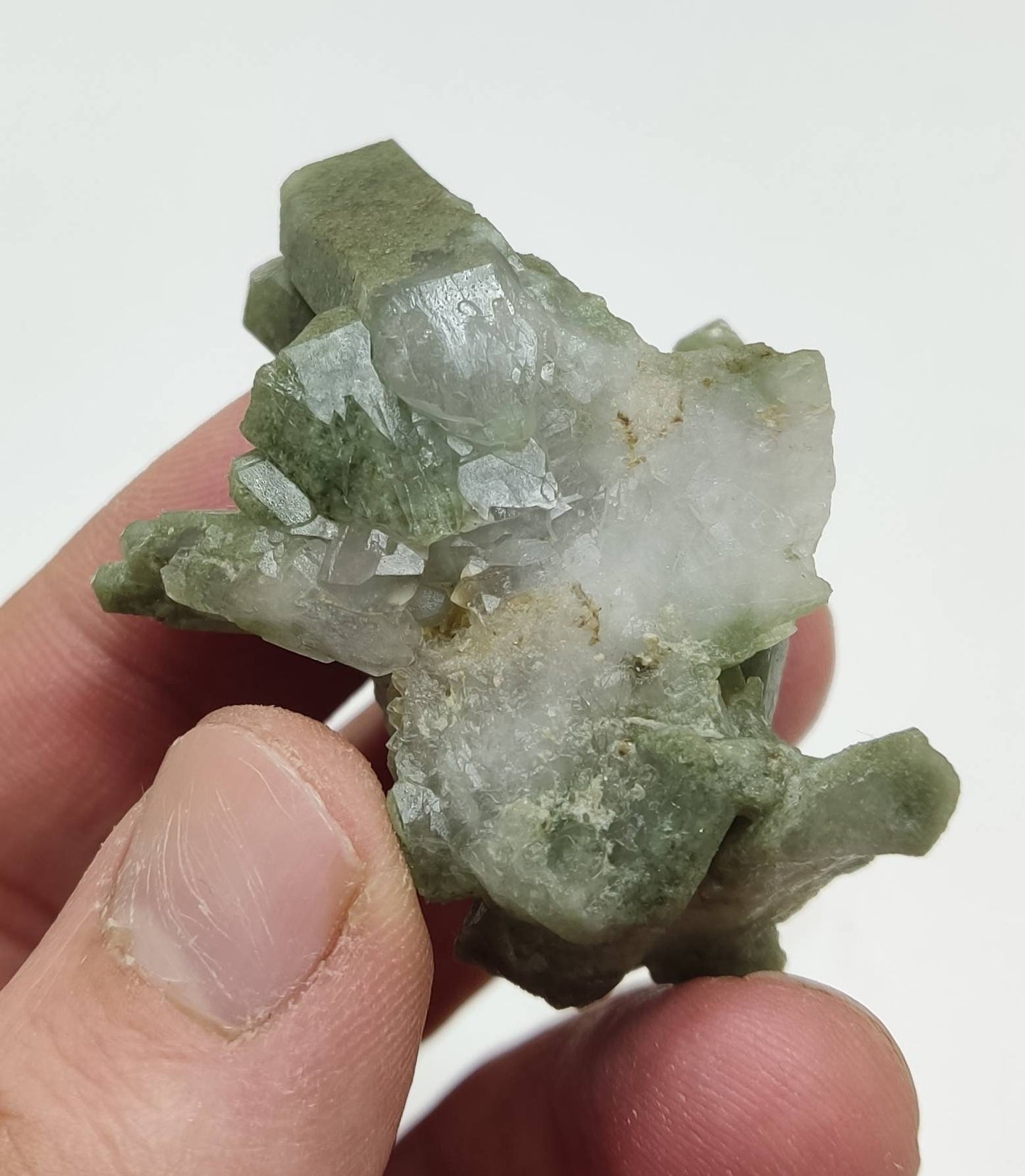 An Aesthetic Natural crystals cluster of beautifully terminated Chlorite Quartz 38 grams