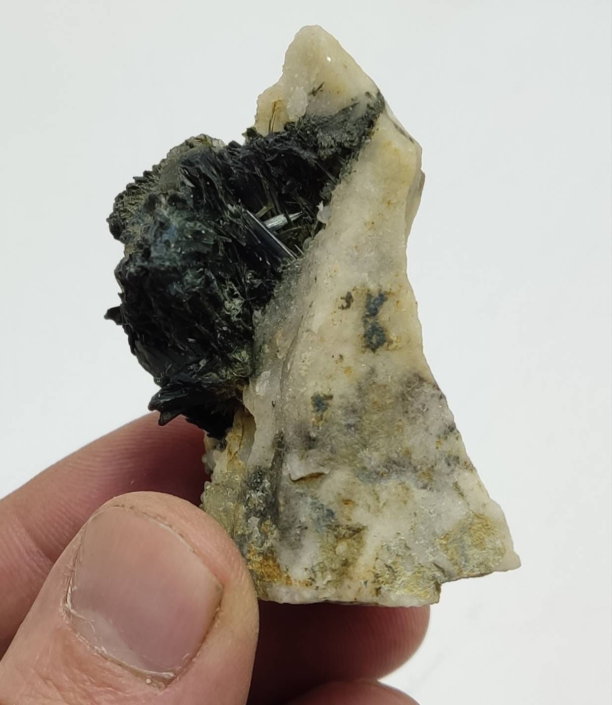 Aegirine crystals specimen 49 grams