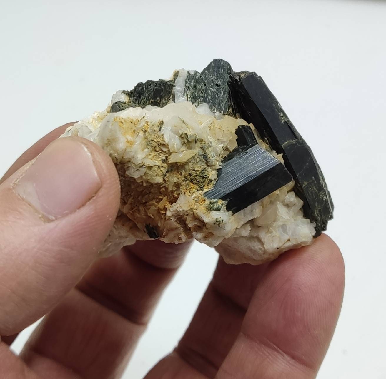 Single beautiful aesthetic aegirine crystals specimen with some calcite 94 grams