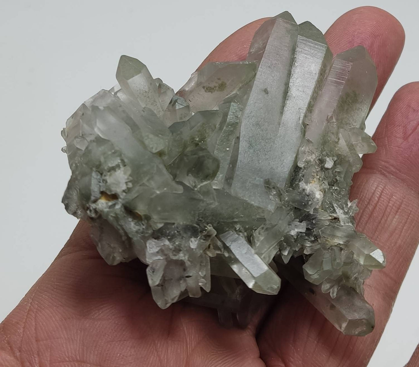 Chlorite Quartz crystals cluster 94 grams