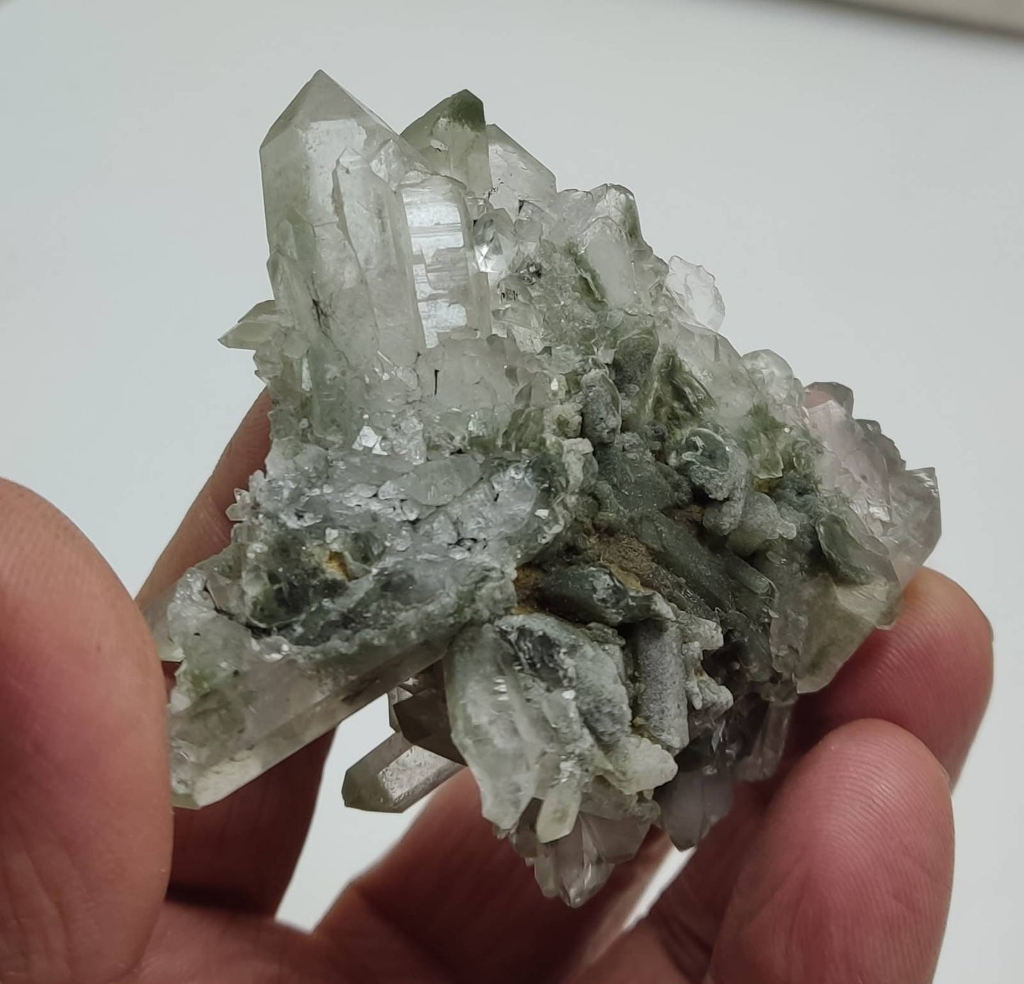 Chlorite Quartz crystals cluster 94 grams