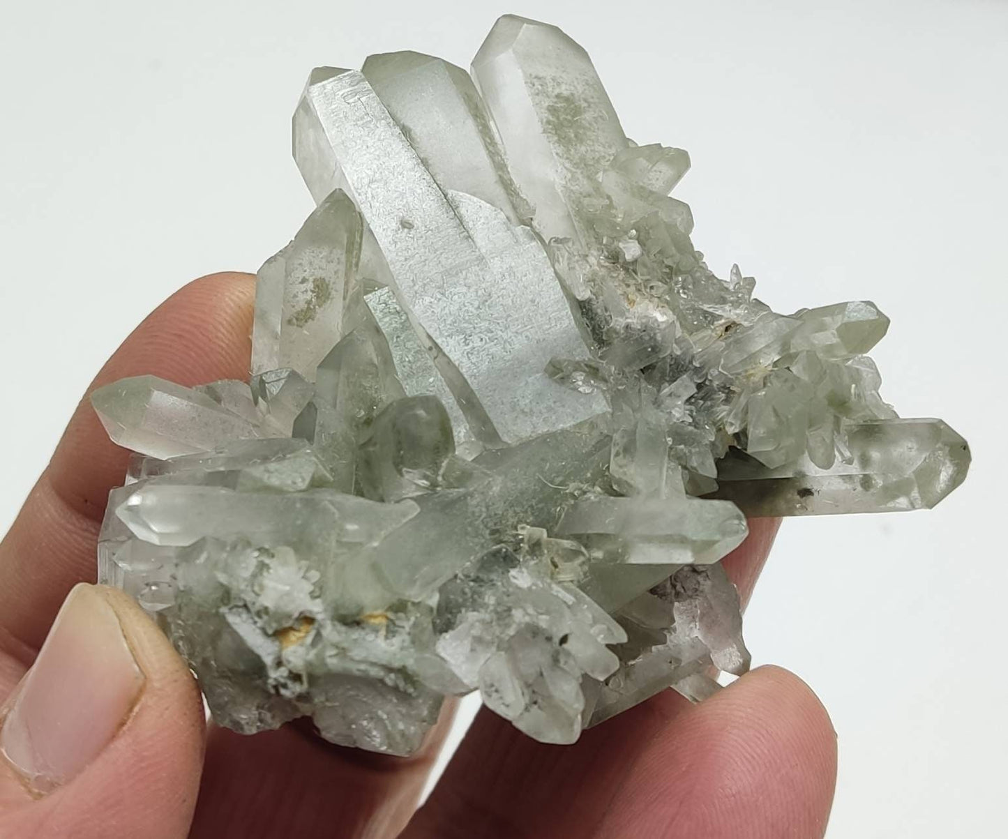 Chlorite Quartz crystals cluster 94 grams