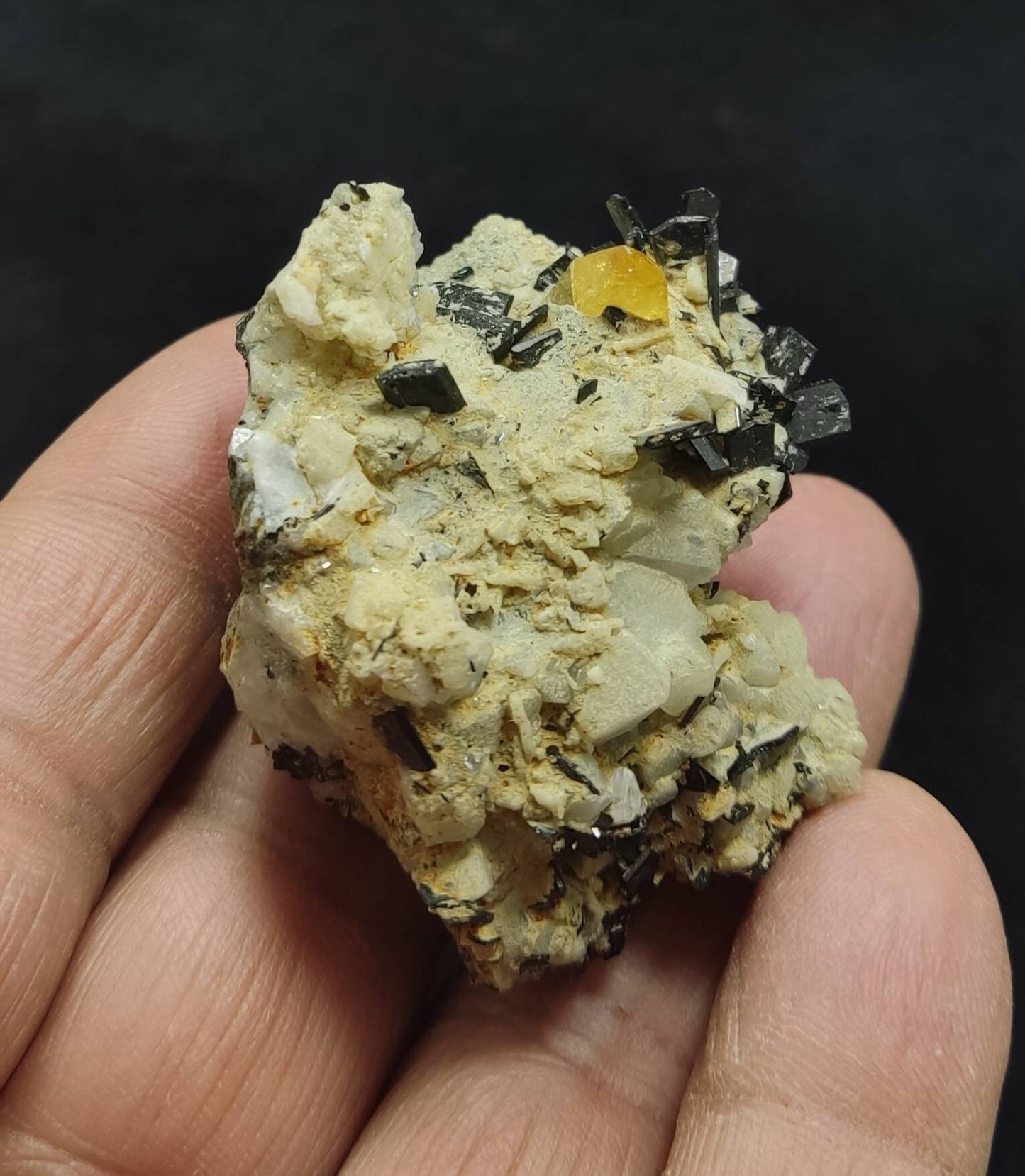 Titanite sphene with actinolite or aegirine on matrix 50 g