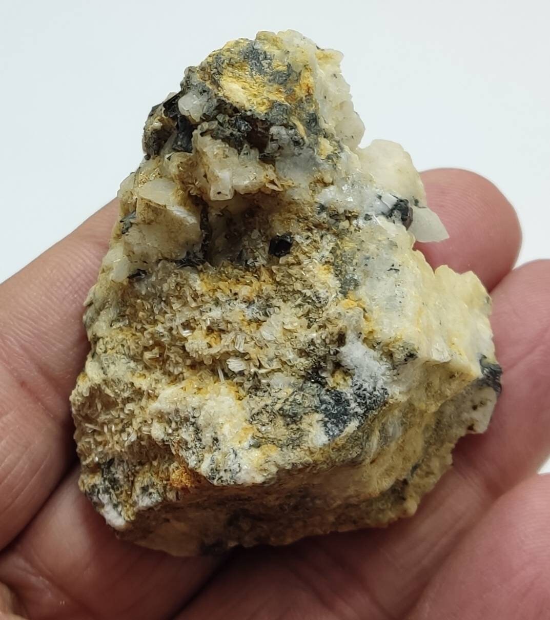 Titanite sphene with actinolite or aegirine on matrix 81 g
