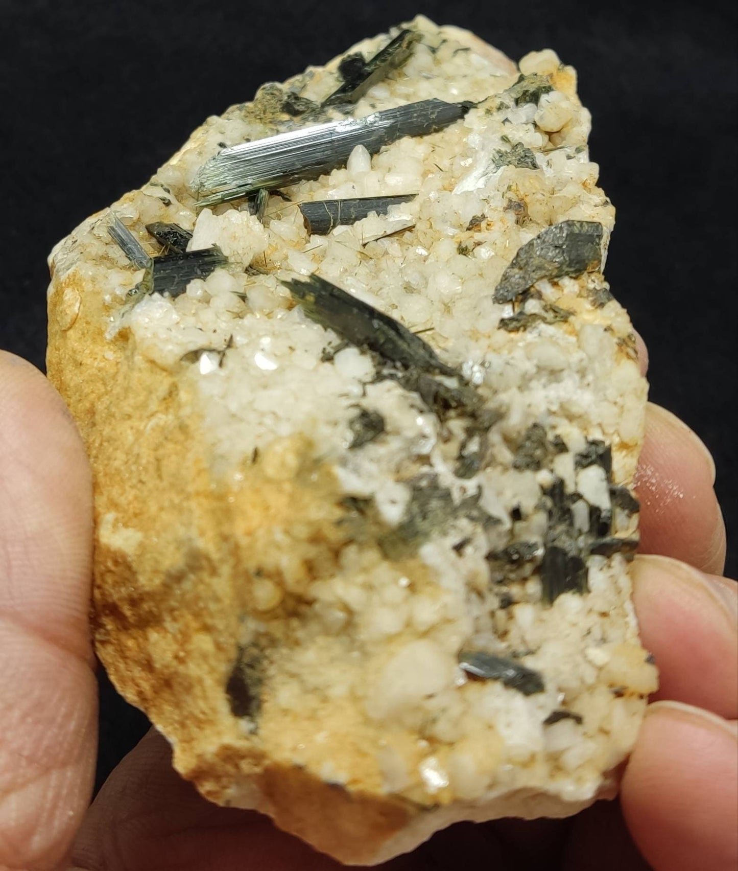 Single beautiful aesthetic aegirine crystals specimen 284 grams
