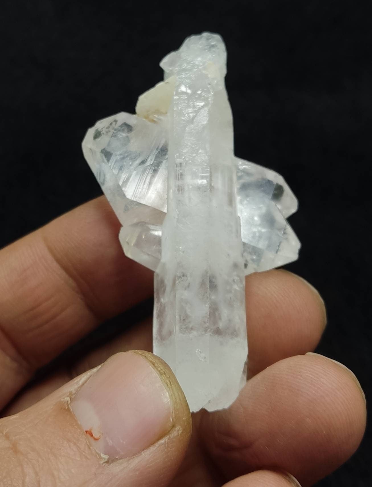 Clear terminated quartz crystal 28 grams