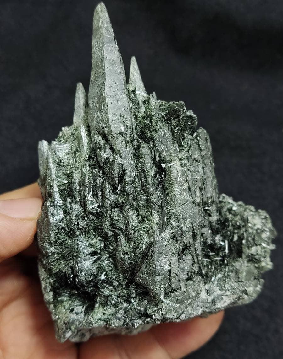 Chlorite Quartz crystal 272 grams