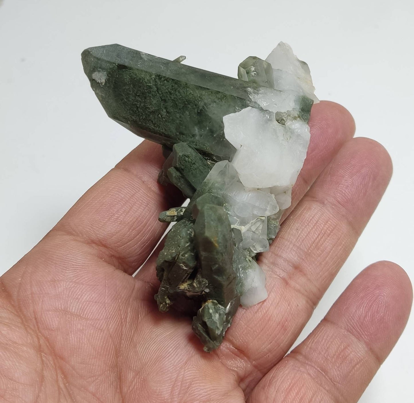 An Aesthetic Natural crystals cluster of beautifully terminated Chlorite Quartz 100 grams