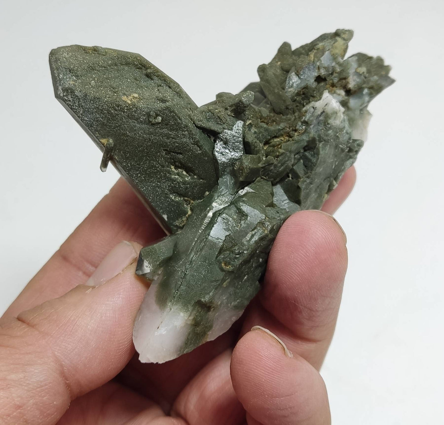 An Aesthetic Natural crystals cluster of beautifully terminated Chlorite Quartz 100 grams