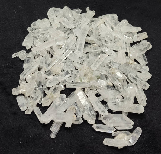 An amazing lot of clear quartz crystals 277 grams