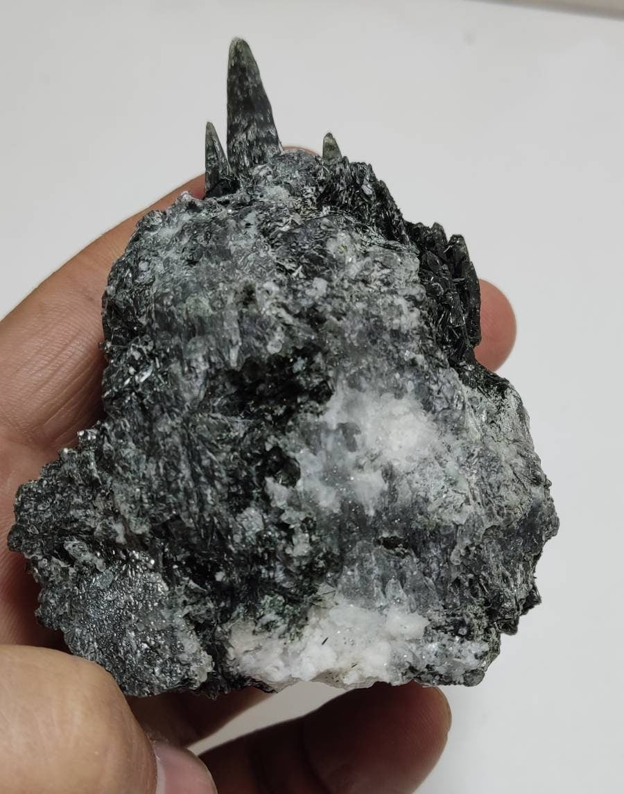 Chlorite Quartz crystal 272 grams