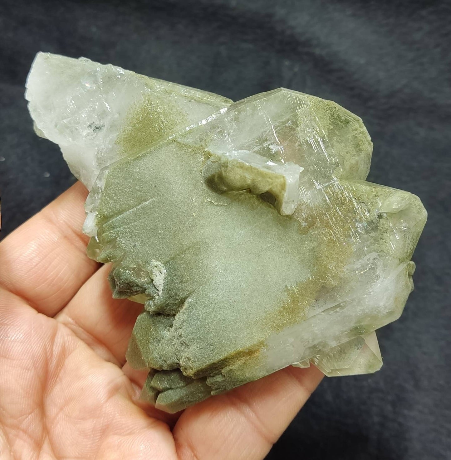 Chlorite Quartz crystals cluster 218 grams