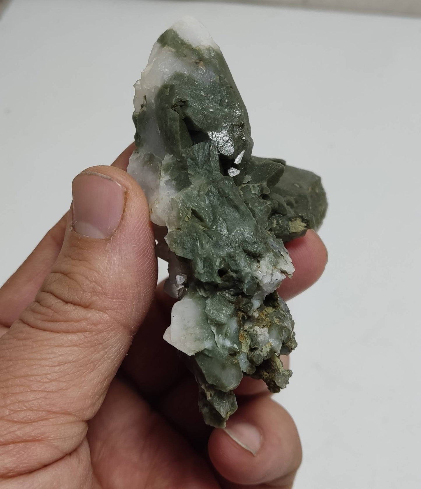 An Aesthetic Natural crystals cluster of beautifully terminated Chlorite Quartz 100 grams