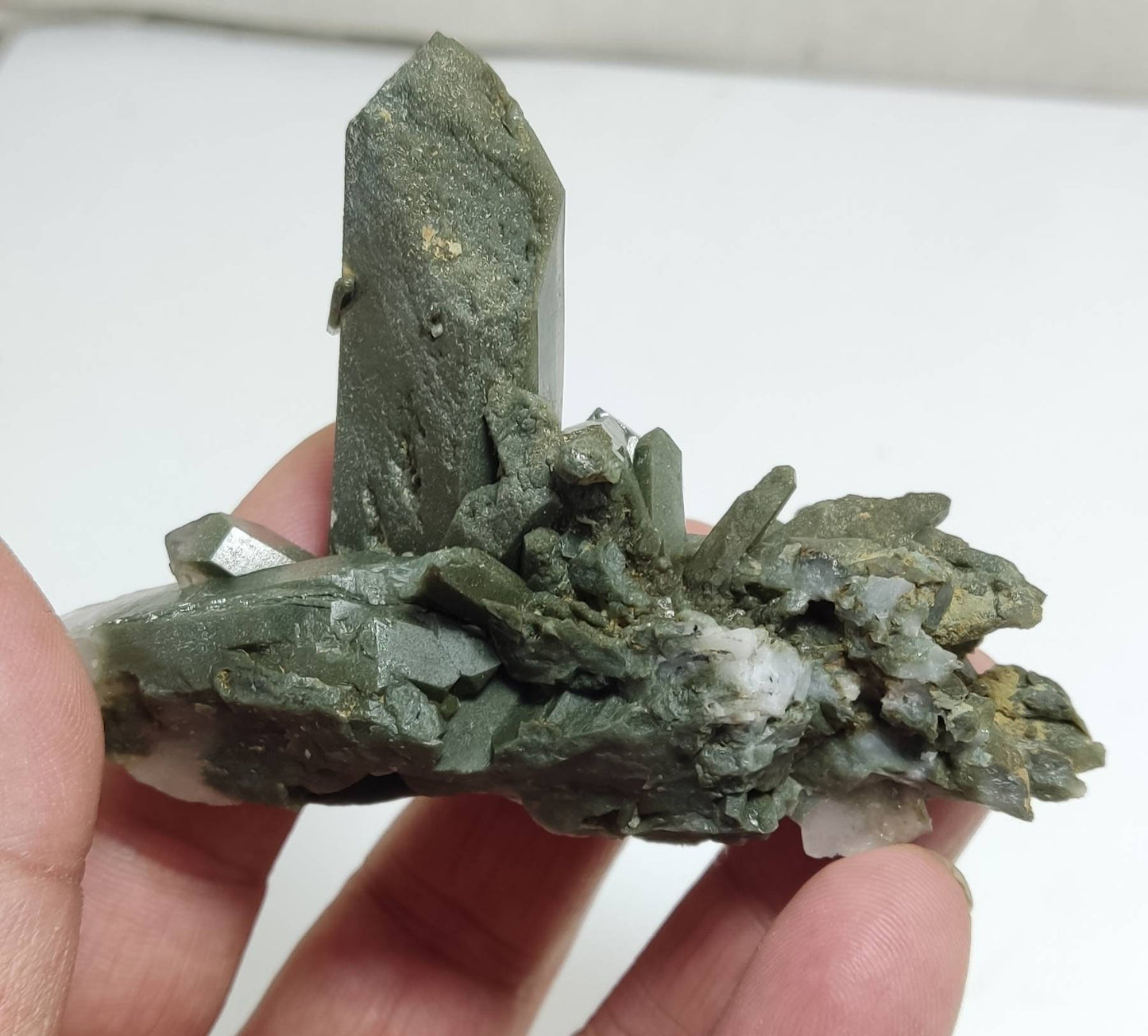 An Aesthetic Natural crystals cluster of beautifully terminated Chlorite Quartz 100 grams