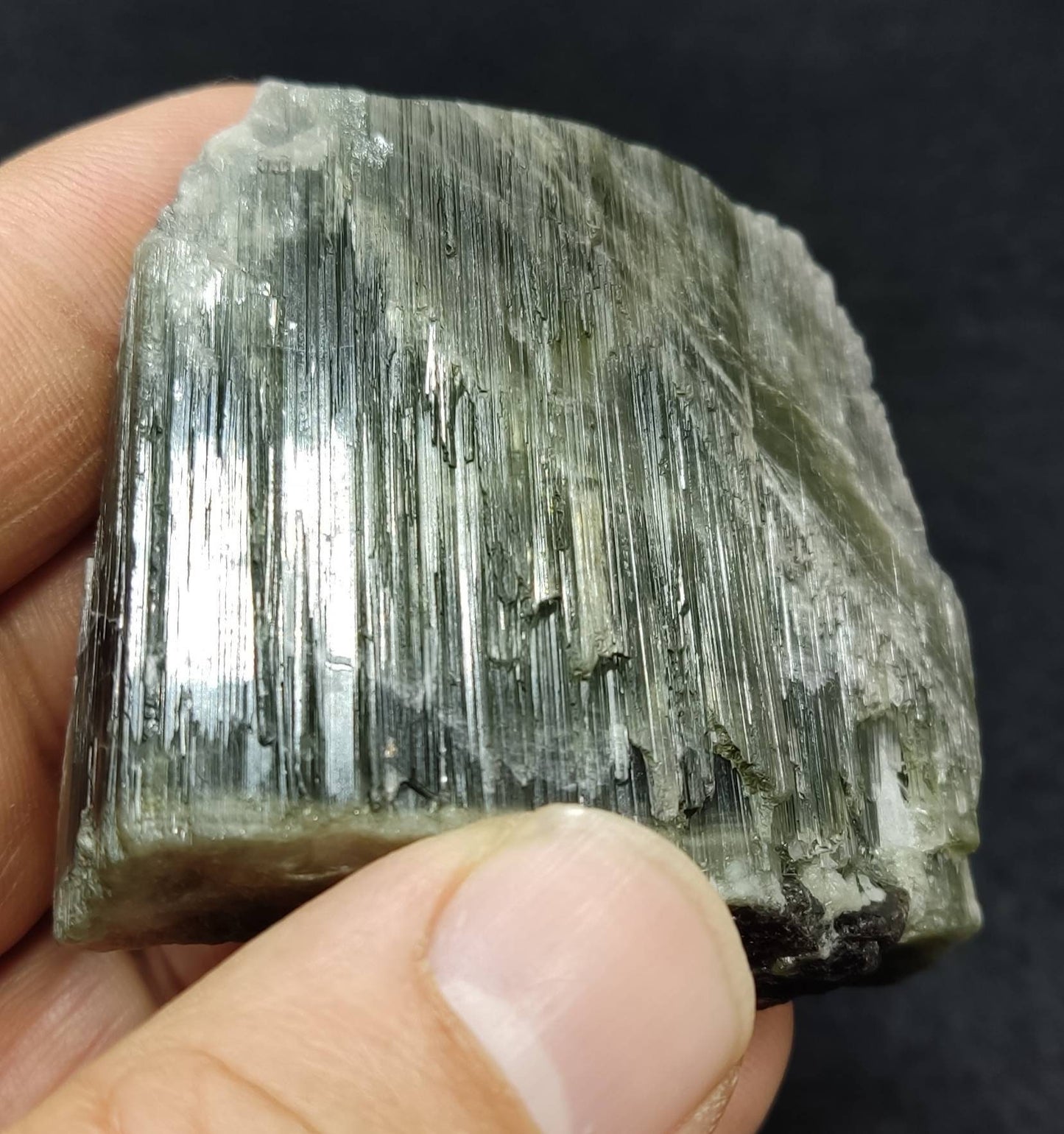 Dark green Tourmalines crystal 80 grams