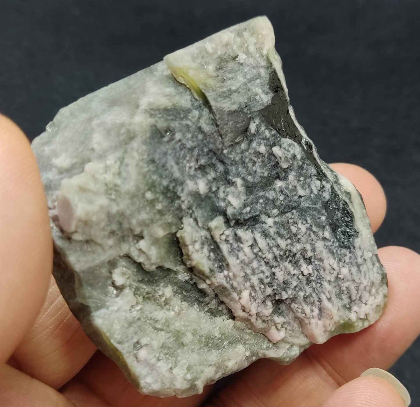 Dark green Tourmalines crystal 80 grams