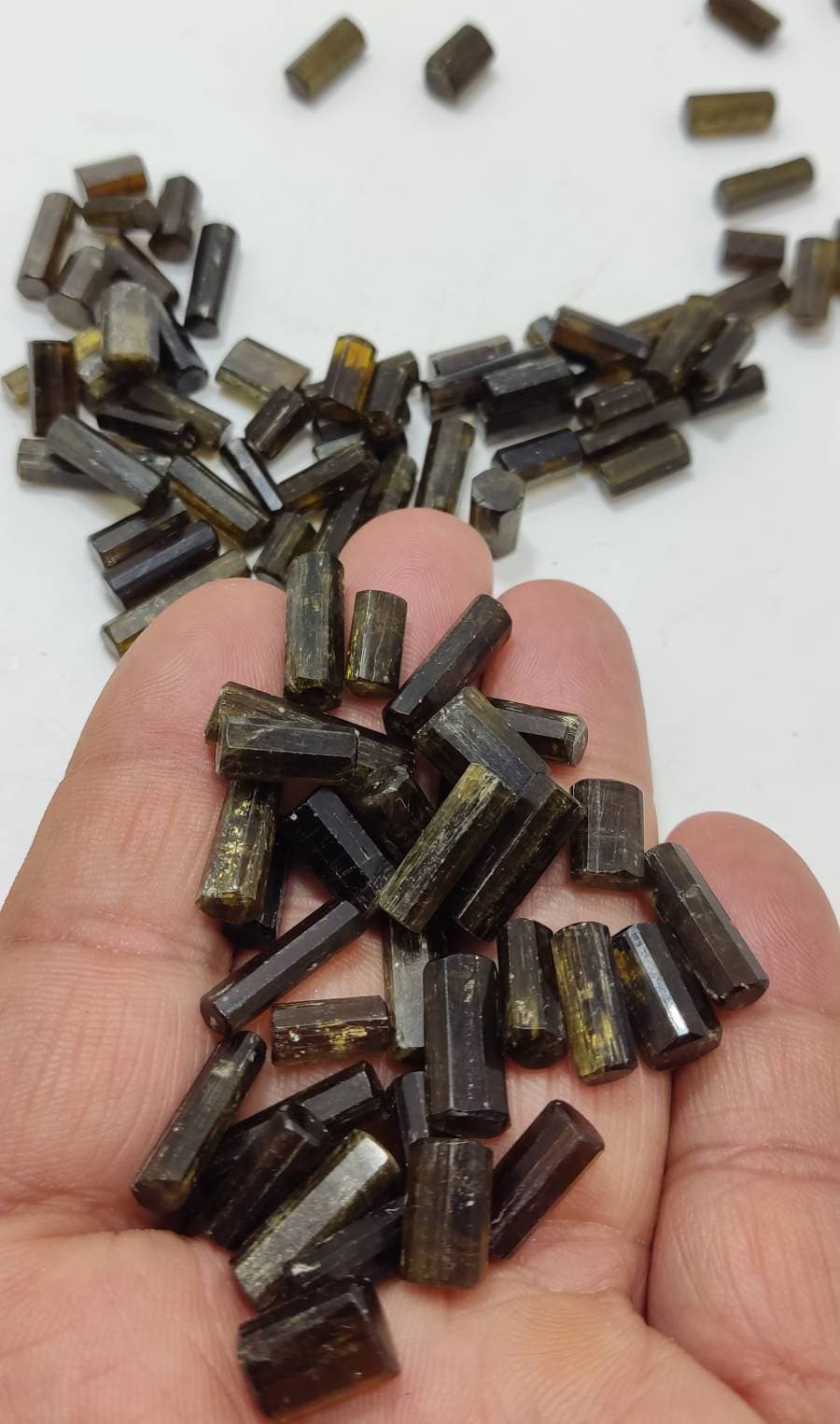 An amazing lot of aesthetic epidote crystals 86 grams