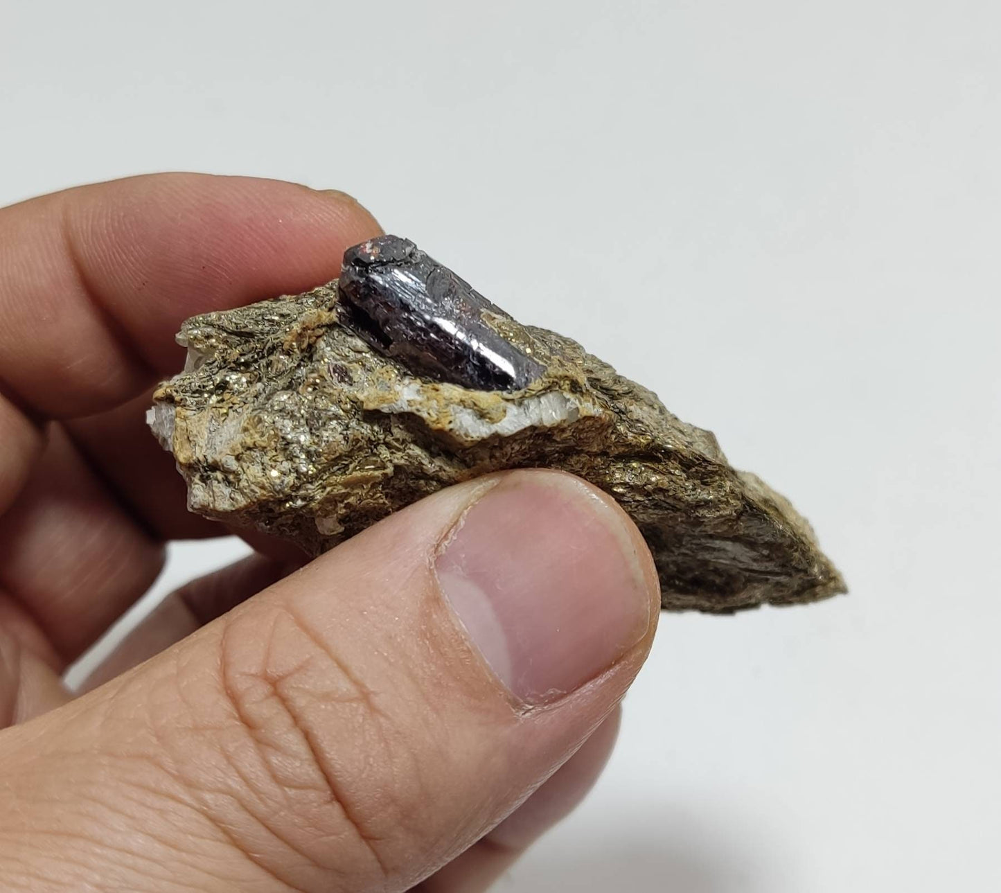 Rare rutile crystal on matrix of mica 75 grams