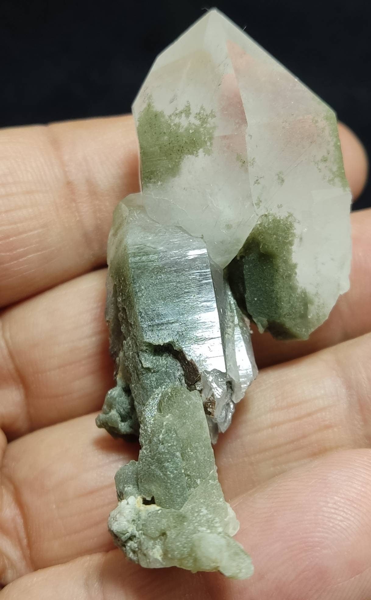 Chlorite quartz with small brookite 41 grams